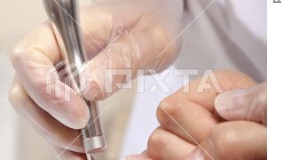手に多数のイボ(尋常性疣贅)がある方はいませんか？