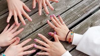 手の甲の若返りにもプロファイロがお勧めです。