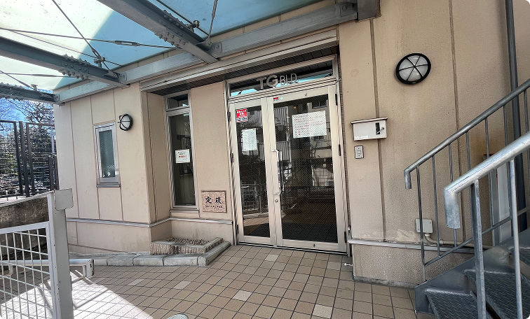 館内に入り、右手にあるエレベーターをご利用ください。 6階へ上がると｢静岡美容外科橋本クリニック三島院｣に到着です。