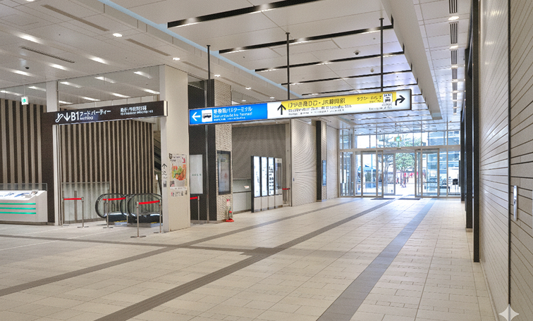 改札を出たら、駅ビル｢セノバ｣のけやき通り口(バスターミナルではない、街中方面の出口)から外へ出ます。